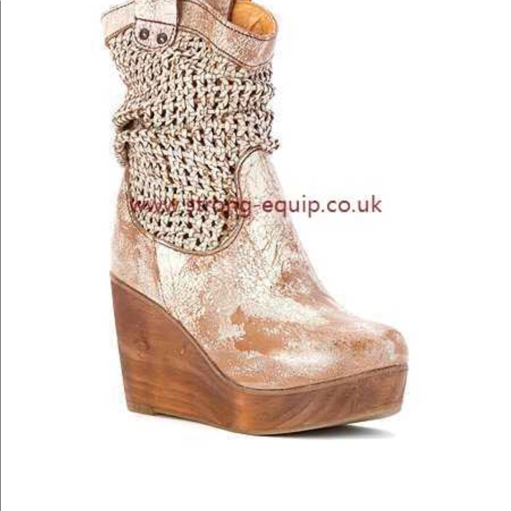Lightly worn Bedstu Wedge Booties 💗